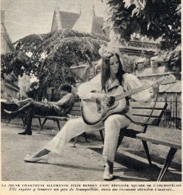 julie1969gitarrenoir (1).jpg